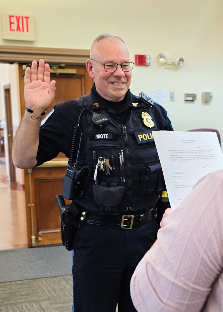 Officer kelvin mote sworn in sergeant